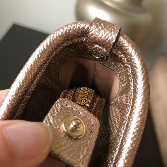 SOLD Coach City Zip Closure Signature Canvas Tote - Picture 5 of 8